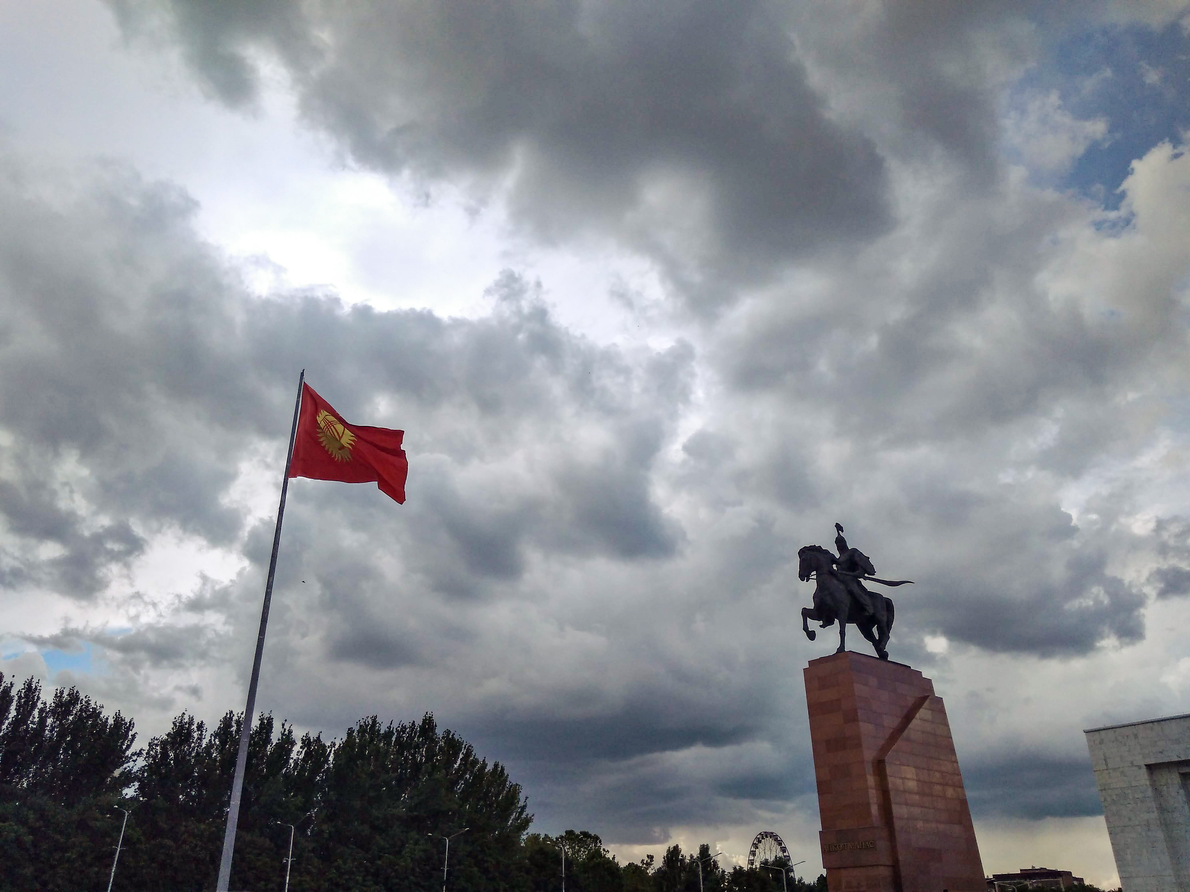 socha národního hrdiny Manase