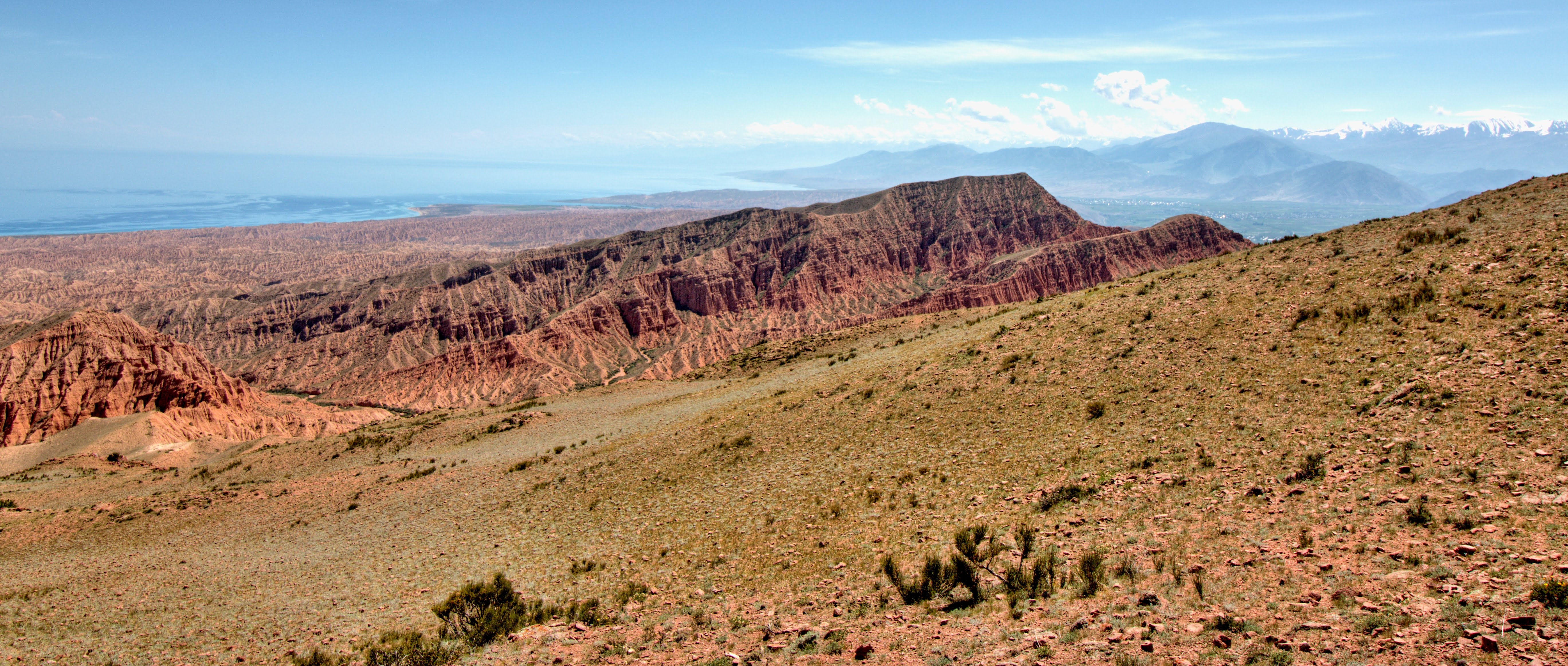 jezero Issyk Kul a Ťan Šan