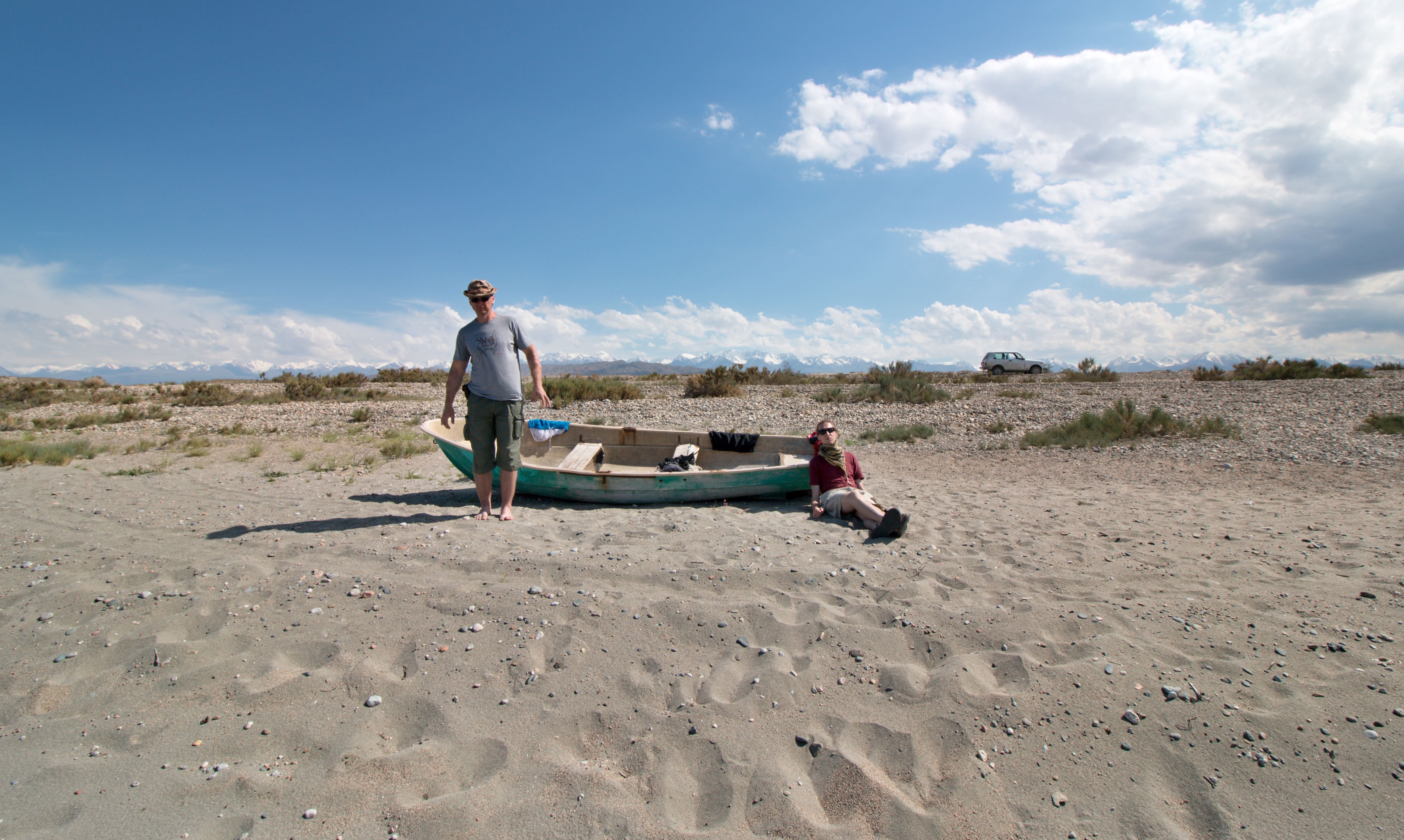 odpočinek na pláži jezera Issyk Kul